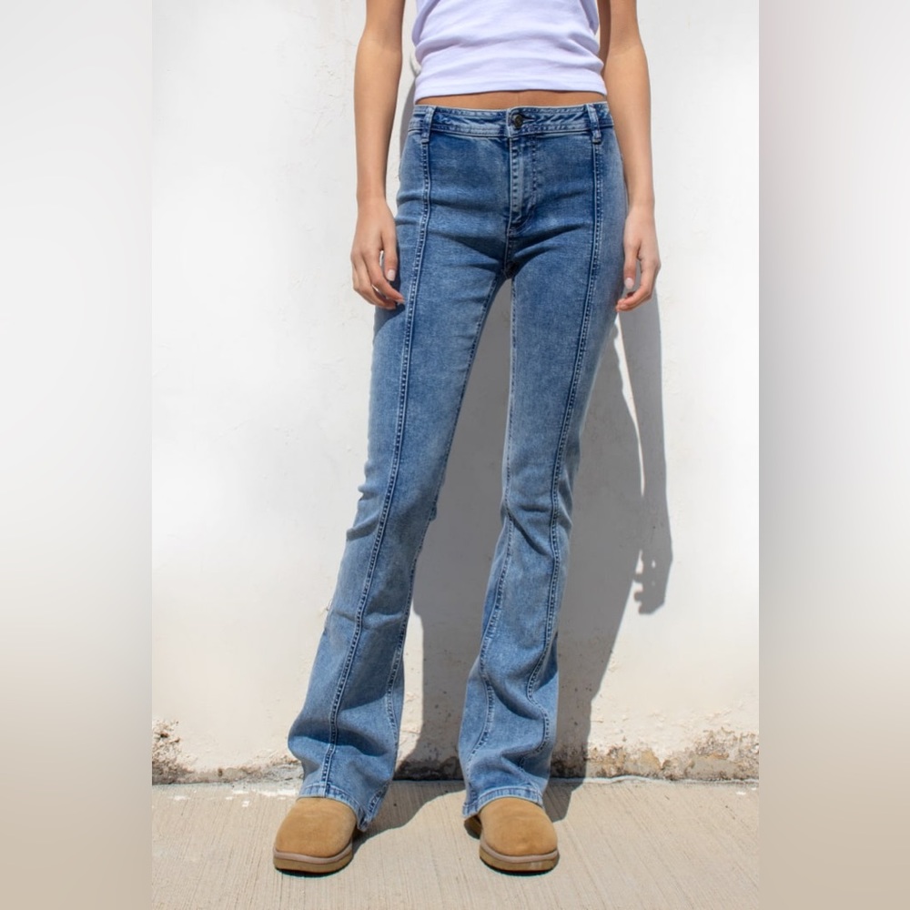 Subdued Soft flare Star jeans